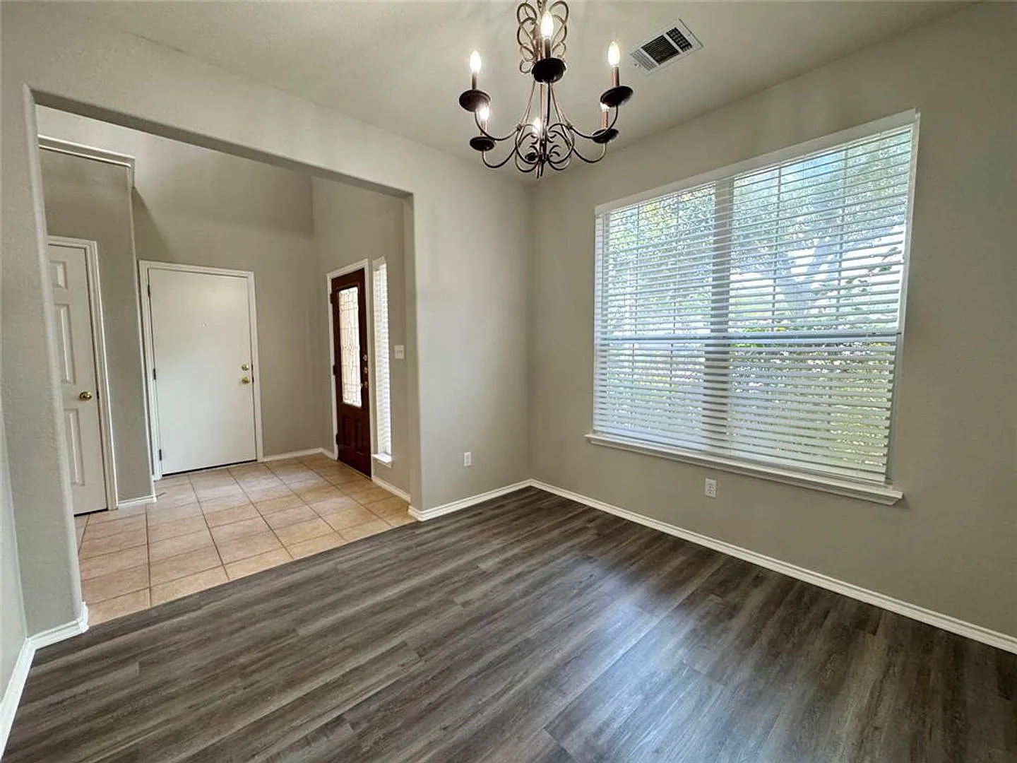 Discover unparalleled comfort in this captivating two-story residence, perfectly situated in a de... — Photo 4
