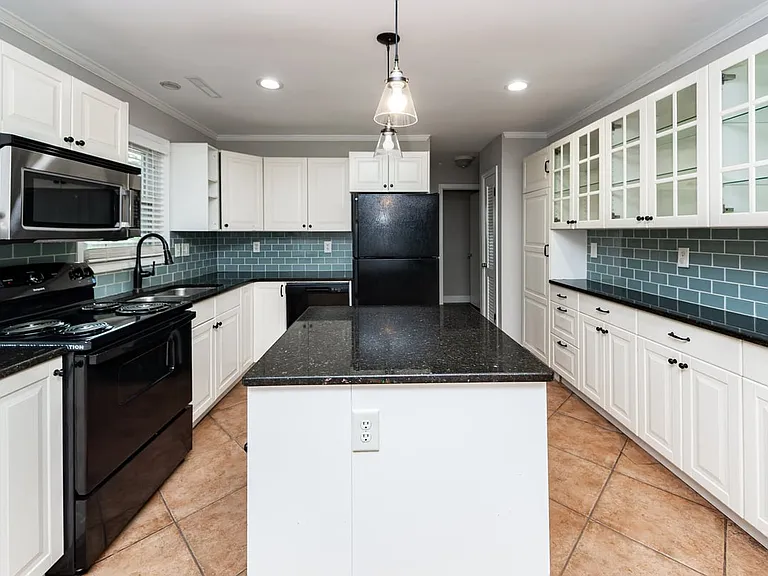 838 Fred St — Photo 21
