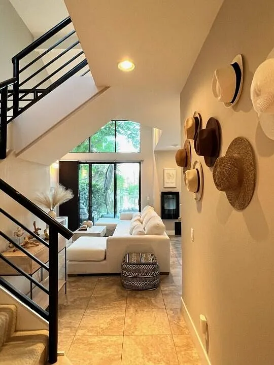 3 bed, 2.5 bath, 1621 sqft, $6,000 — Photo 3