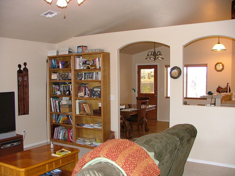 Living rm to dining & kitche