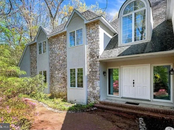 1 Keswick Dr, Voorhees, NJ 08043