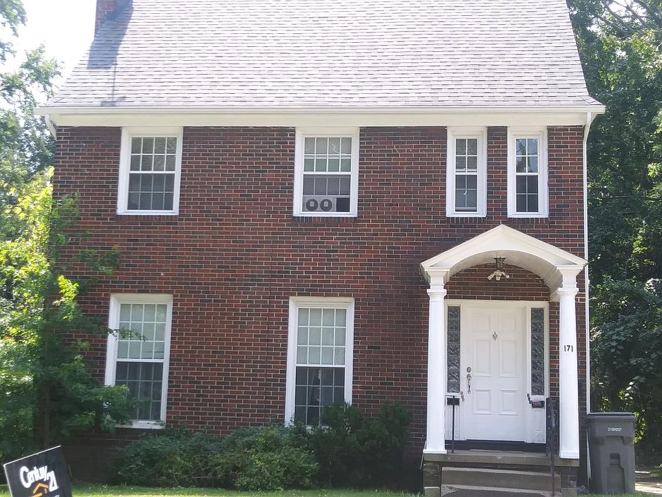 1st image of 171 Upland Ave Floor 2