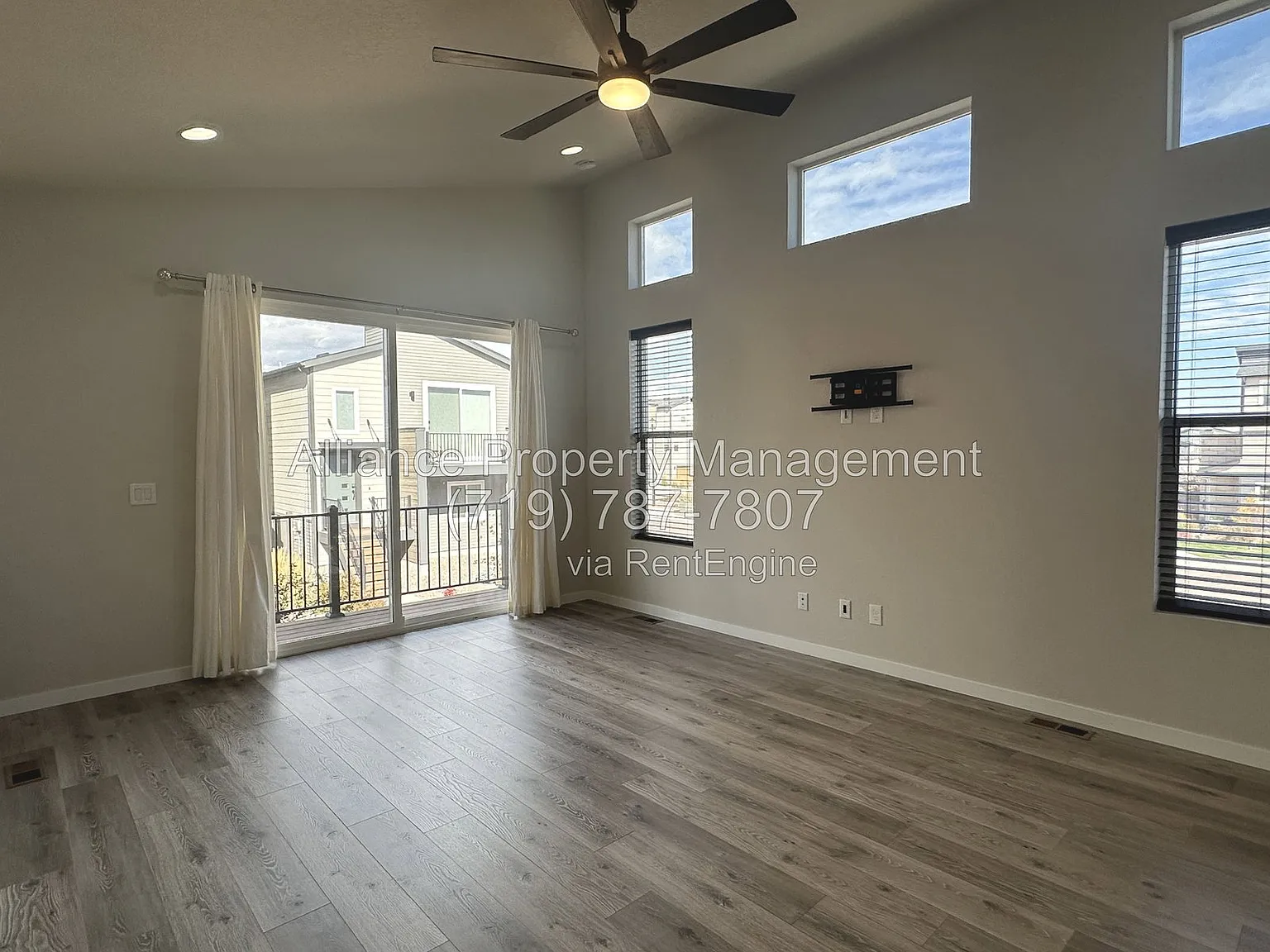 2 bed, 2.0 bath, 1329 sqft, $1,950 — Photo 3