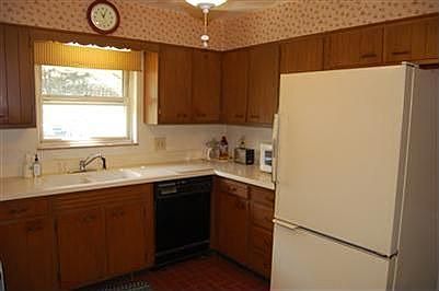5th image of 90 Lakeview Dr
