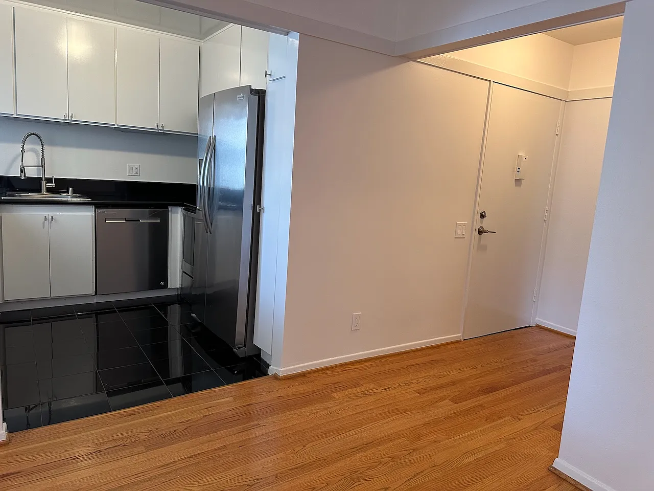 2 bed, 1000 sqft, $2,995 — Photo 4