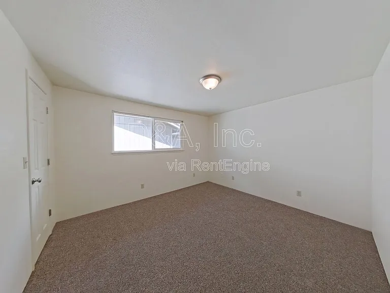 108 NE Conifer Blvd #3 — Photo 8