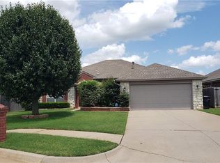 2604 Southern Hills Dr, Moore, OK 73160