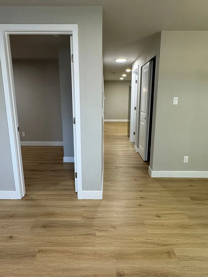 142 A 4th Ave SW — Photo 2
