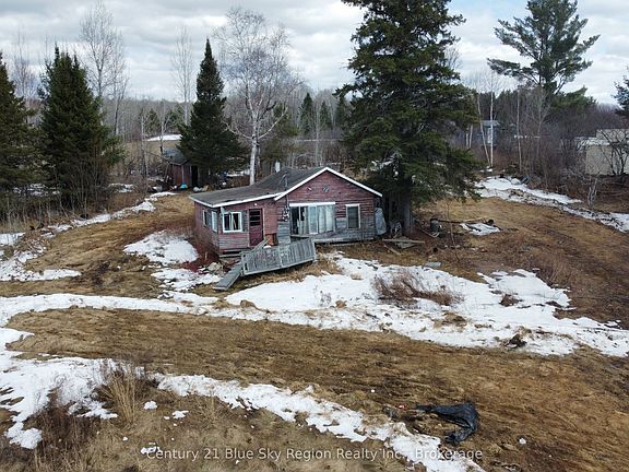 2nd image of 28 Lakeshore Rd