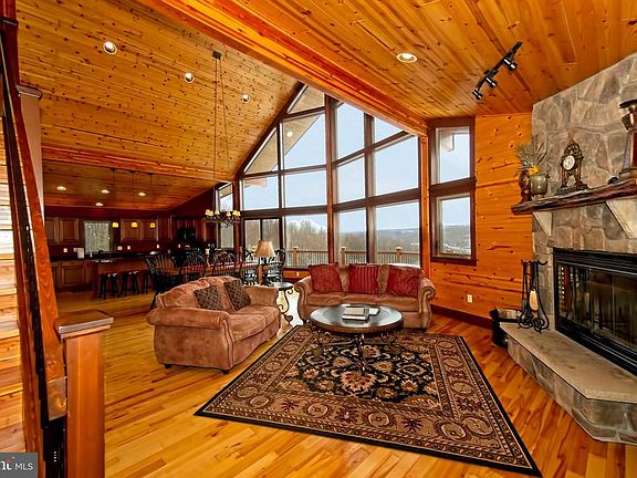 4th image of 501 Woodlands Hill Ln
