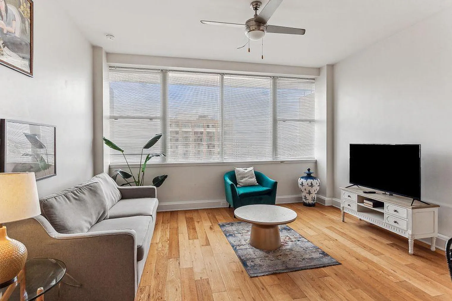 1 bed, 1.0 bath, 721 sqft, $4,287 — Photo 1