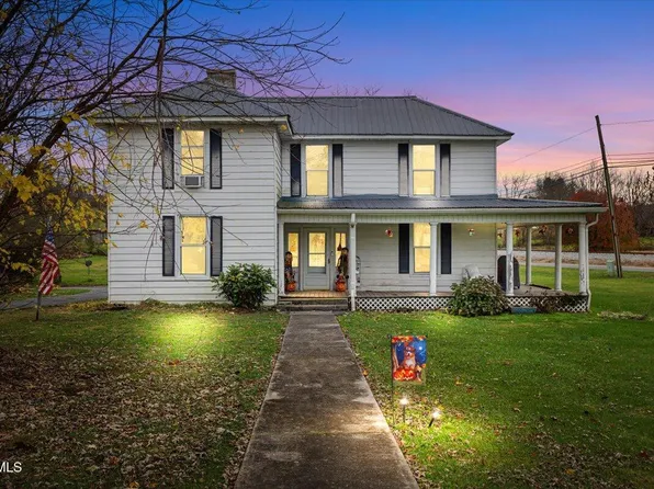 104 Maple St, Glade Spring, VA 24340