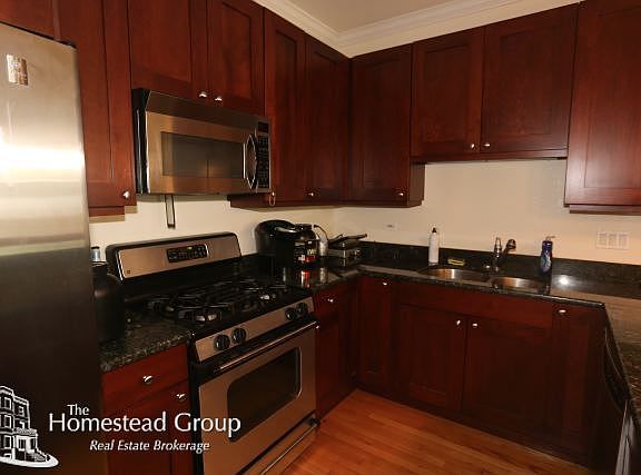 3rd image of 1722 W Belmont Ave #1