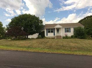 14 Ledgeview Dr, Rochester, NH 03839