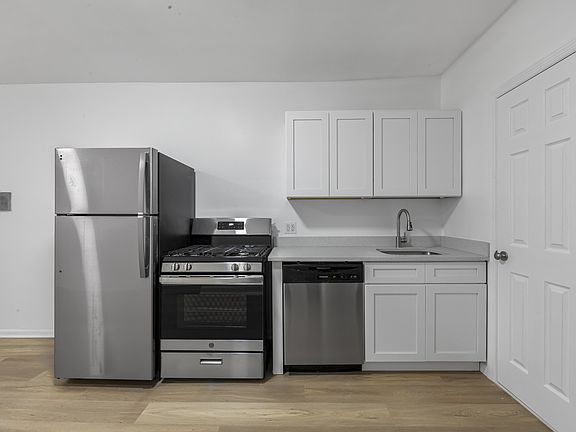 4th image of 327 E 10th St APT 2A