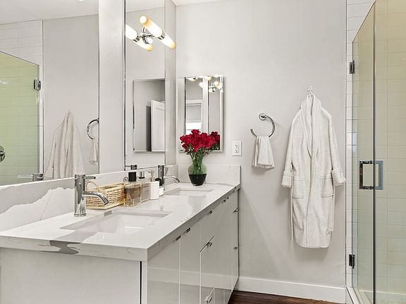 5th image of 927 N San Vicente Blvd APT 2B
