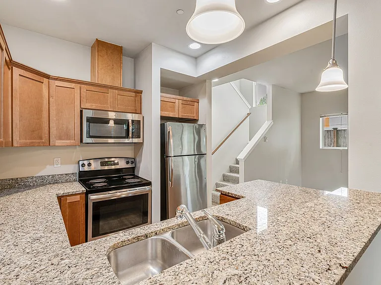 Pinnacle Townhomes — Photo 23