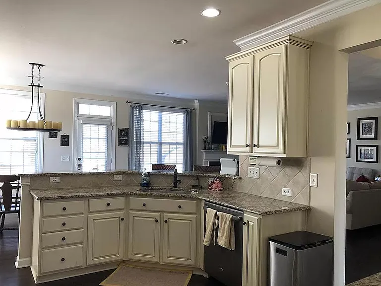 7906 Avanti Dr — Photo 3