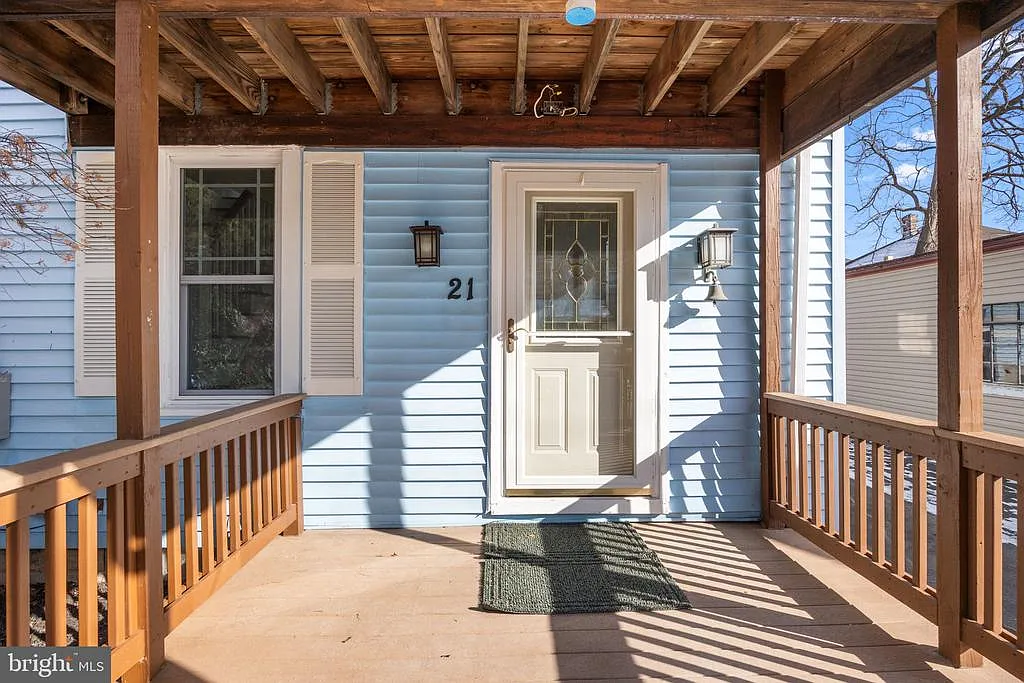 3 bed, 1.0 bath, 1458 sqft, $3,300 — Photo 4