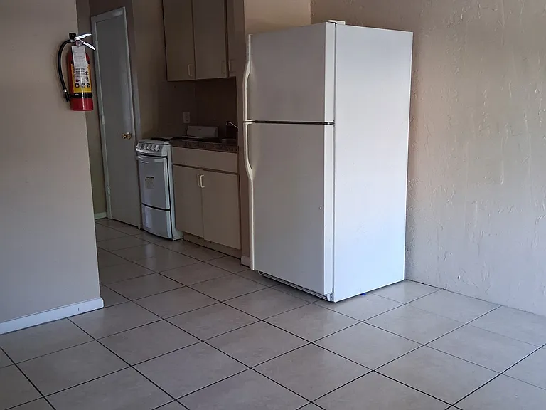 27 W Crystal Ave #202 — Photo 2
