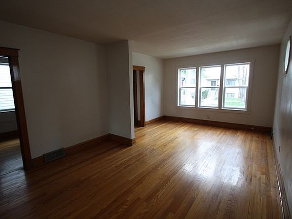 3rd image of 4827 W Gunnison St #1