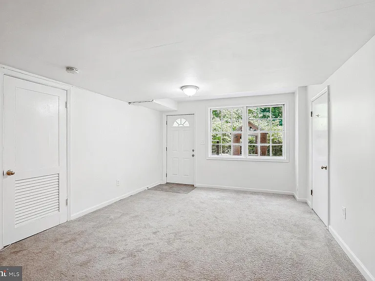 7001 Longwood Dr — Photo 20
