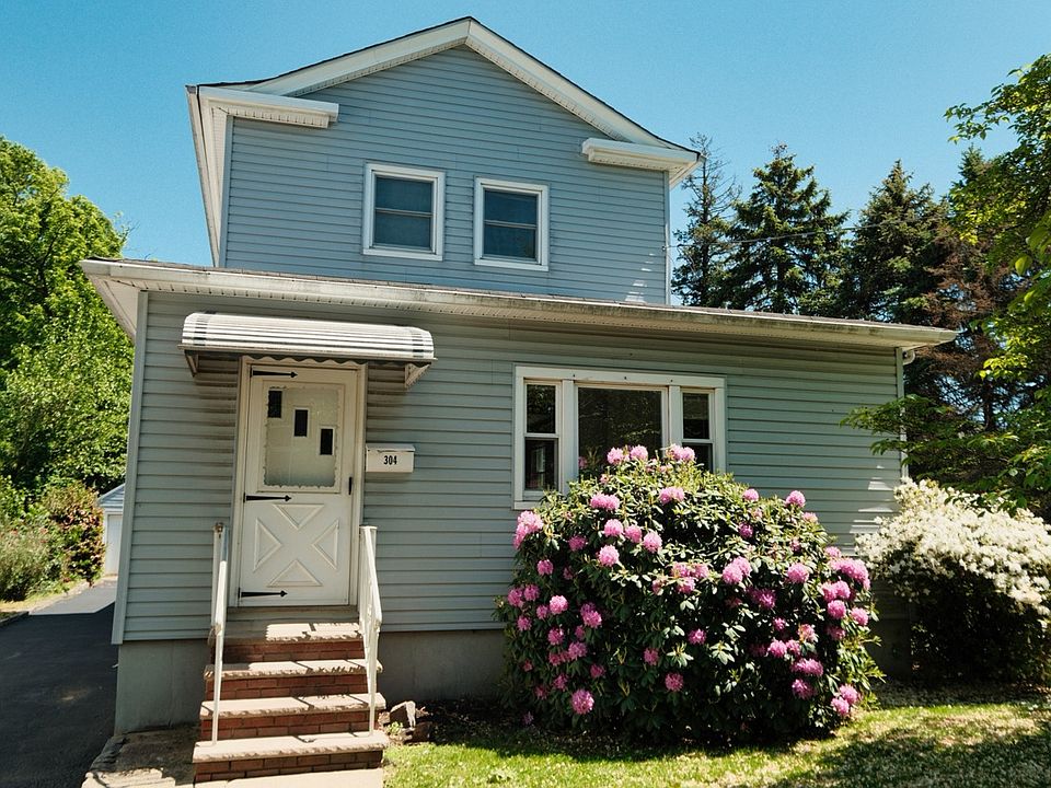 1st image of 304 E Elm St