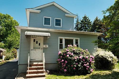 304 E Elm St Photo 1