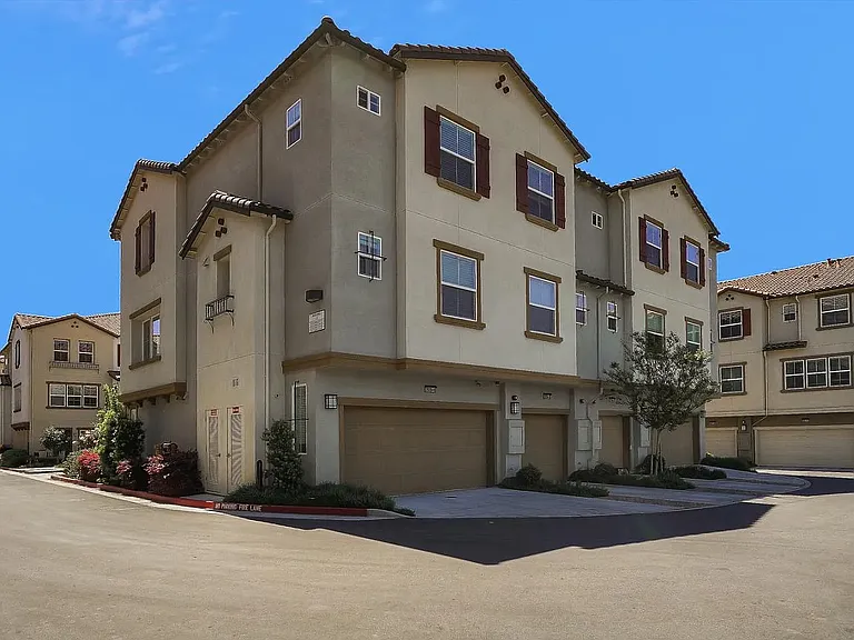 2618 Celadon Cir #4 — Photo 3