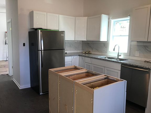3rd image of 2948 N Leavitt St #1R