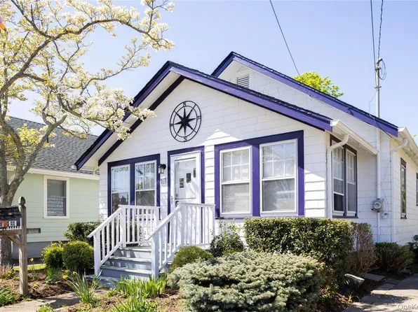 335 Sterling Pl, Greenport, NY 11944