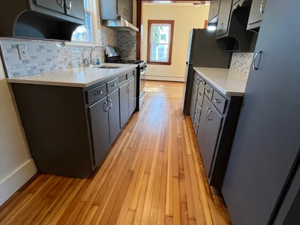 1 Laurel Pl #1, East Rutherford, NJ 07073