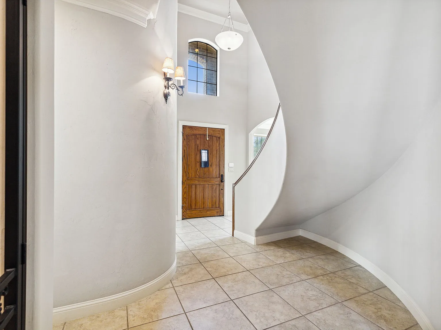 4 bed, 3.5 bath, 3689 sqft, $3,495 — Photo 3