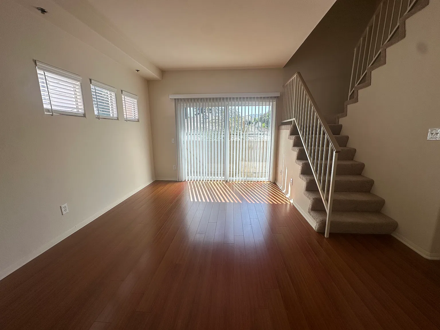 2 bed, 2.5 bath, 1100 sqft, $3,050 — Photo 2