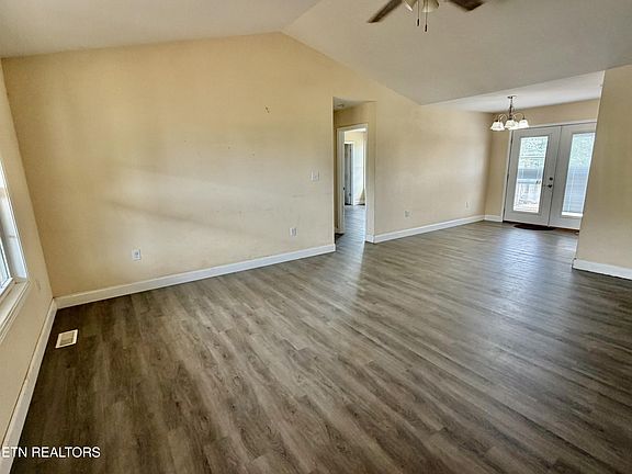 3rd image of 368 Sweetsprings Rd