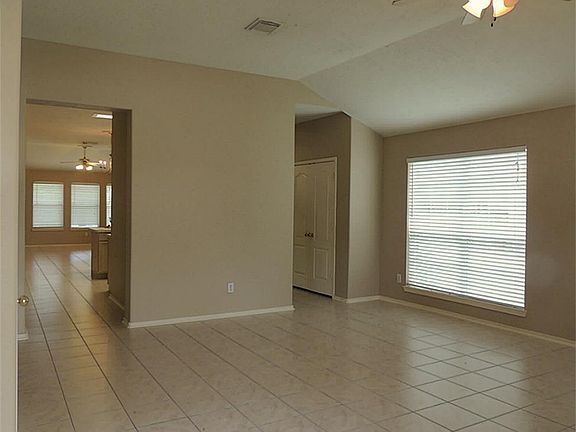 2nd image of 614 Canyon Crest Dr