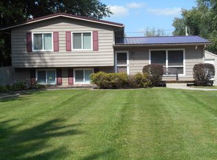 406 W Kenilworth Ln, Galveston, IN 46932