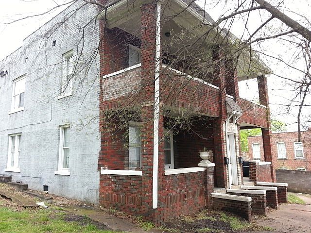 2nd image of 1223 E 8th St APT 3