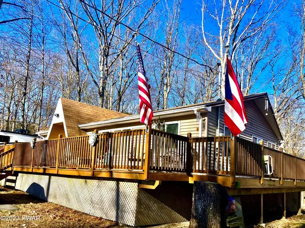 110 Fox Ct, Dingmans Ferry, PA 18328