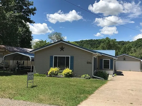 594 N Sunset View St, Harpers Ferry, IA 52146