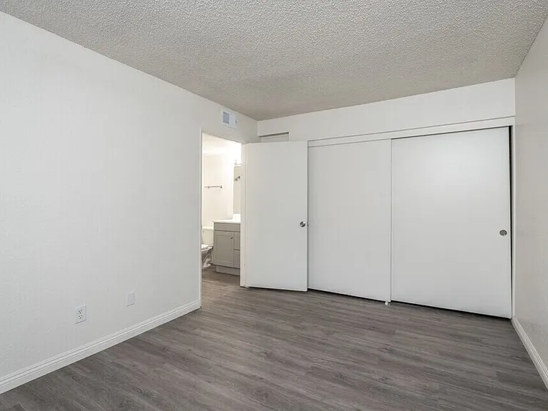 3573 Columbia Ave — Photo 4