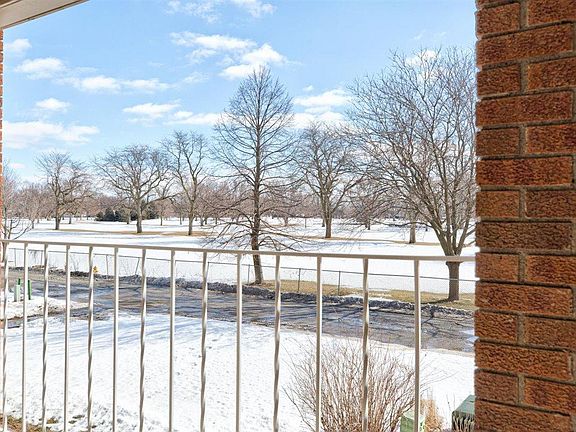 5th image of 20 Lakeshore Ct