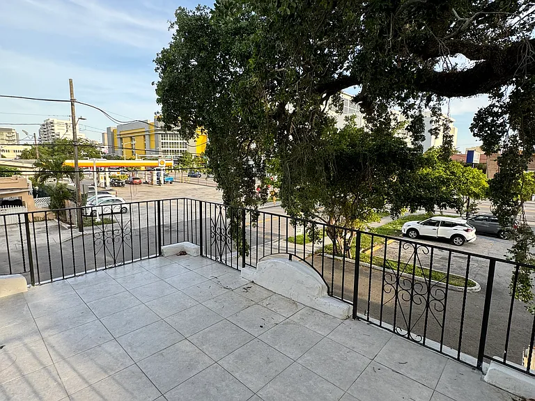 721 NW 12th Ct — Photo 1