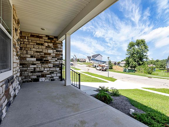 3rd image of 783 Francis Dr