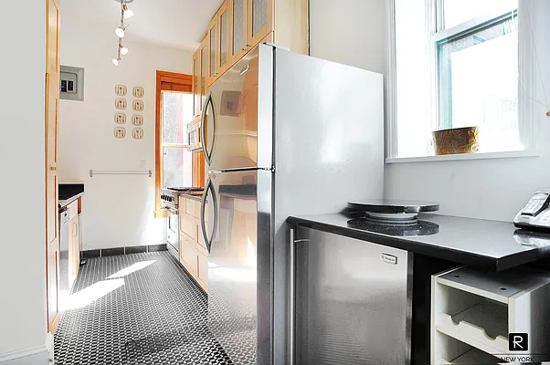 Rented by R New York | media 42