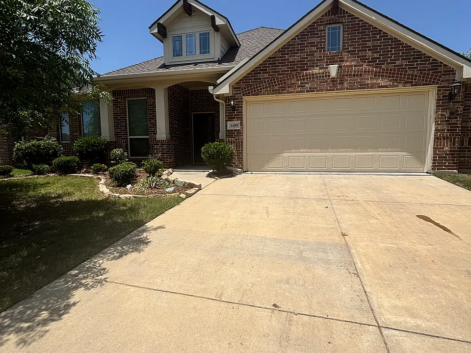 1409 Dahlia Dr