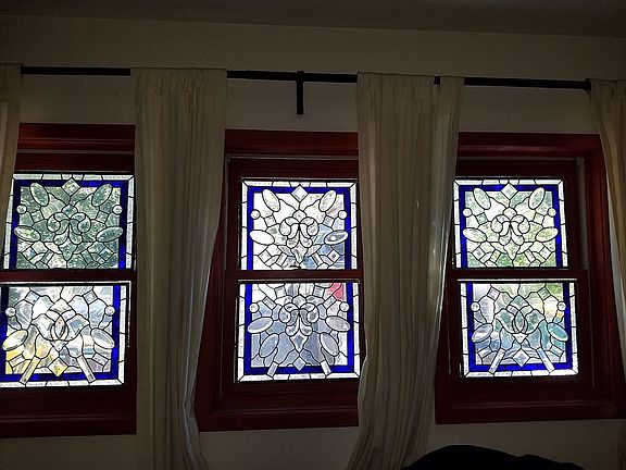 Master bedroom glass bevels