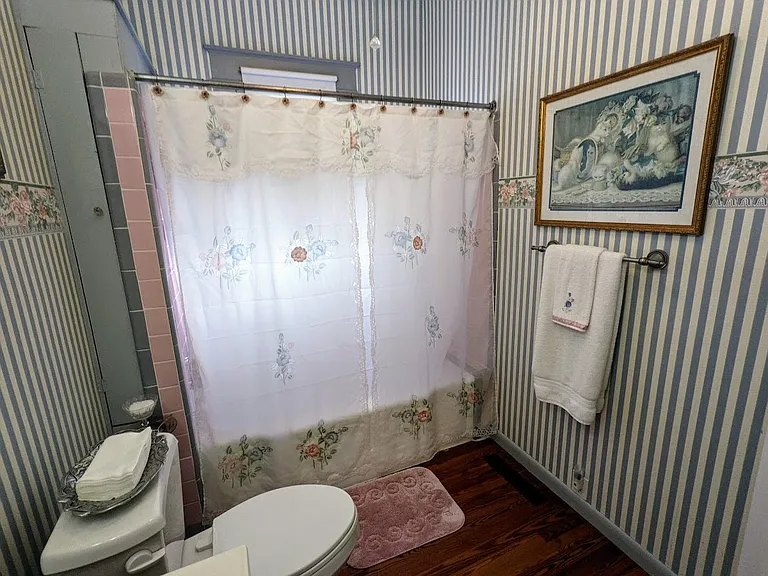 1121 Victoria Dr — Photo 29