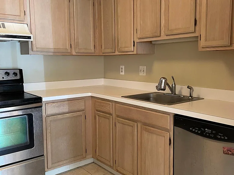 2115 Sayre Dr — Photo 8