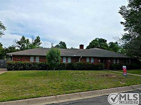 1st image of 900 Bert Dr